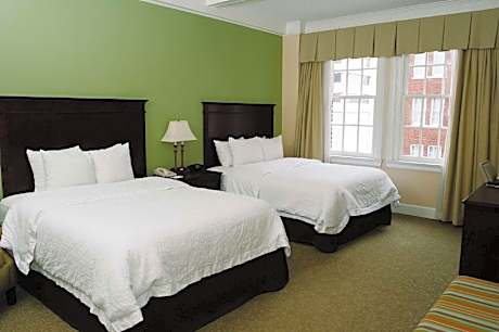 One-Bedroom Queen Suite with Two Queen Beds - Non-Smoking