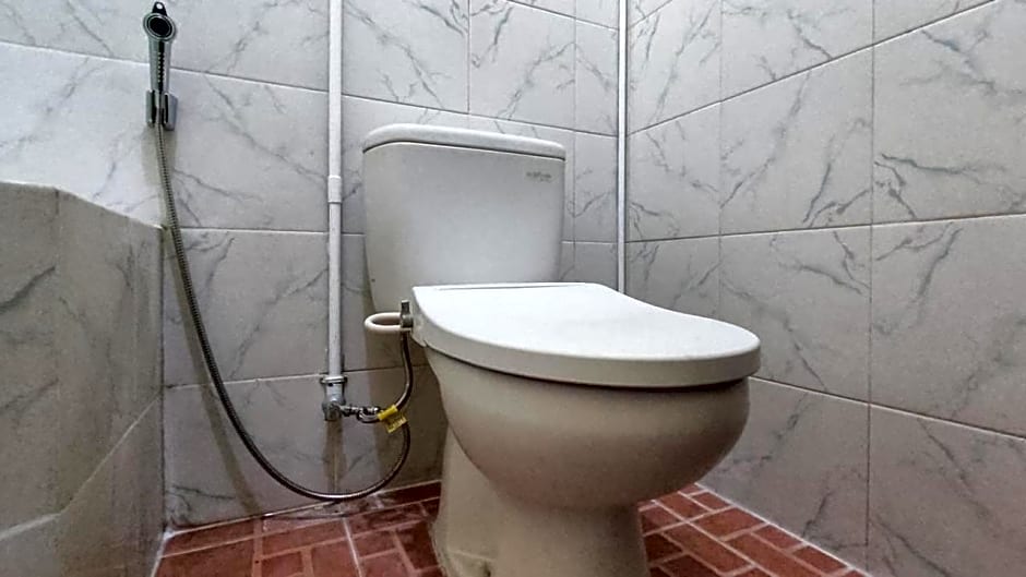 Hotel Shinta 1 near Stasiun Kertosono Mitra RedDoorz