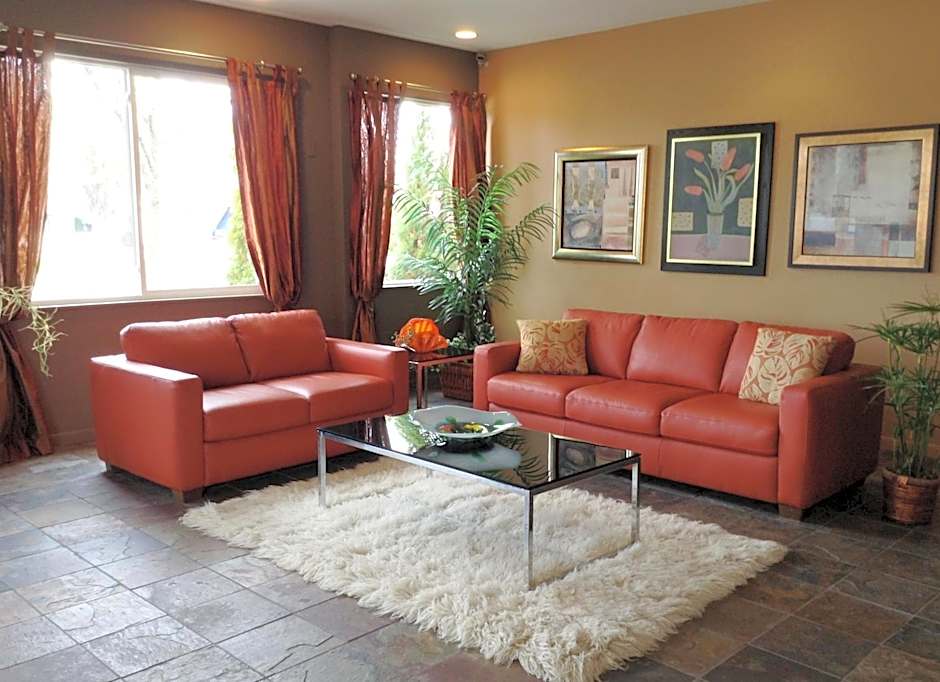 Court Plaza Inn & Suites of Mackinaw