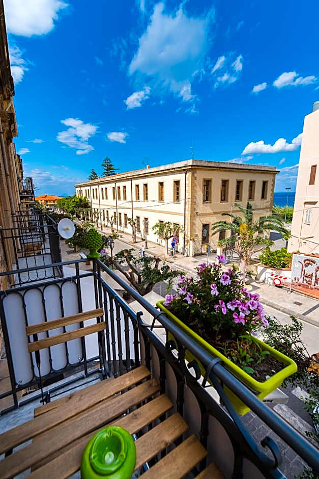 THE PALACE B&B and Apartments