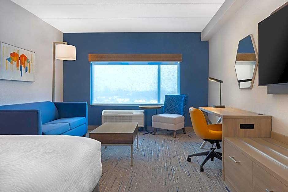 Holiday Inn Express And Suites St.Thomas. By IHG