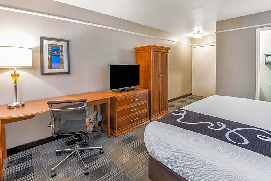 La Quinta Inn & Suites by Wyndham San Antonio Brooks City Base