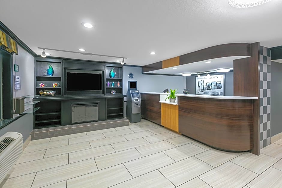 Super 8 by Wyndham Austin University/Downtown Area