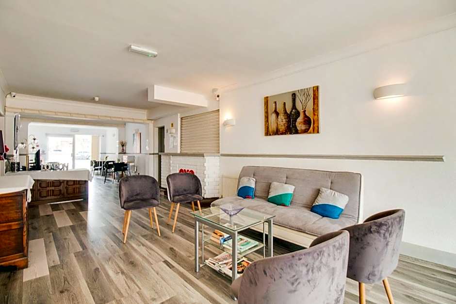 OYO The Longlands Hotel