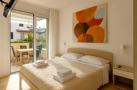 One-Bedroom Apartment with Balcony