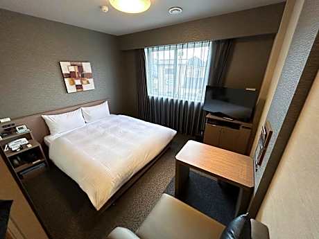 Single Room - Non-Smoking - With Smoking Area on the Floor