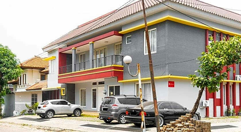RedDoorz near Siloam Karawaci 3