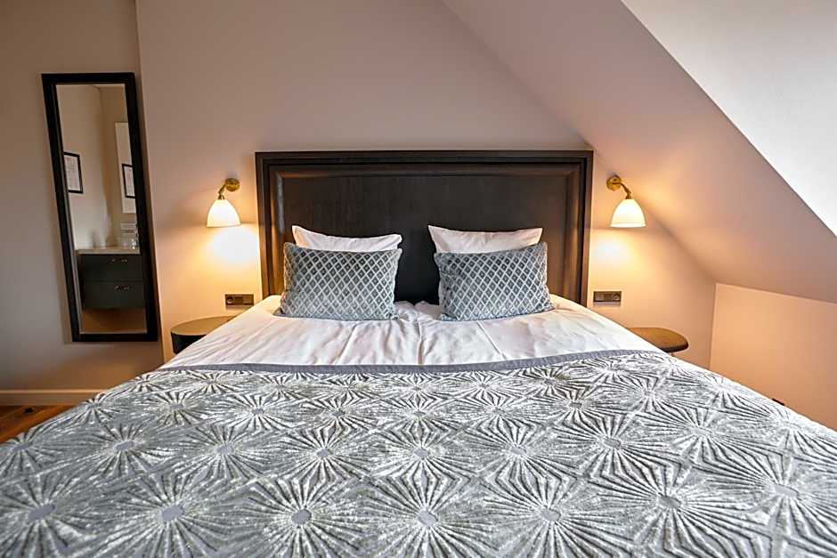 Ascot Hotel