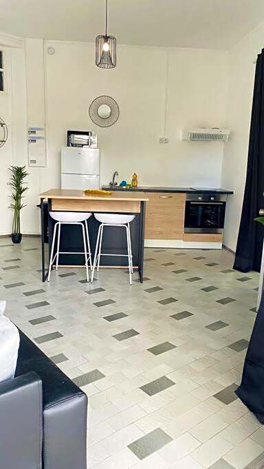 Urban Zen Appart Spacieux studio atypique avec bain a remous proche de tout