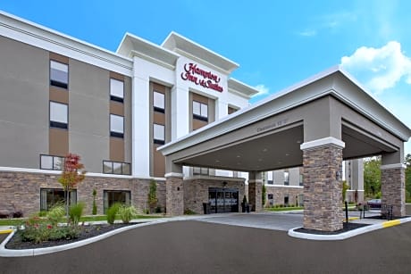 Hampton Inn & Suites Oakwood Village-Cleveland