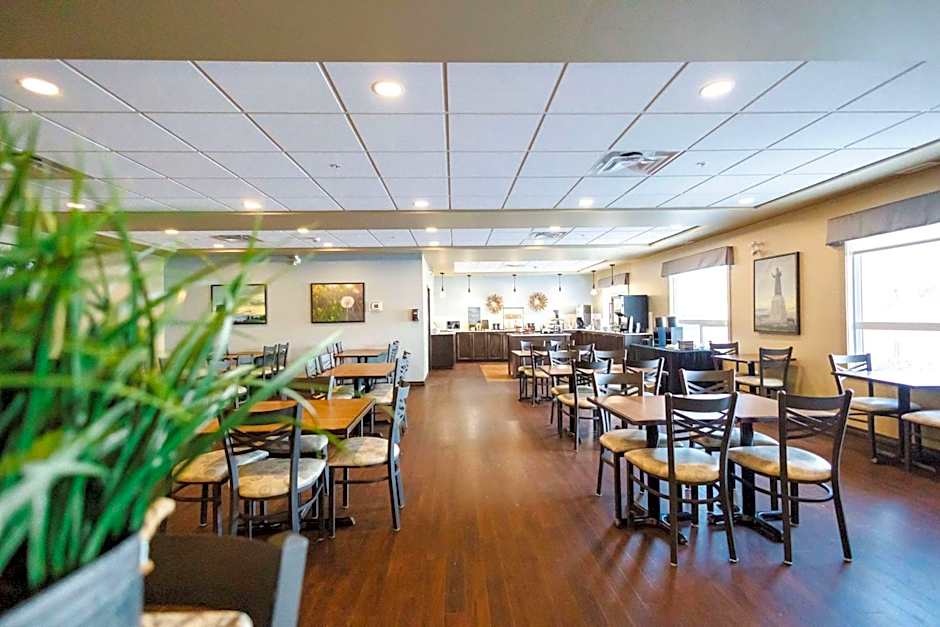 Best Western Plus Lacombe Inn & Suites