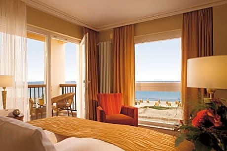 Panorama Suite with Sea View