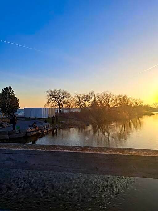 Private room with TVnetflix and free parking