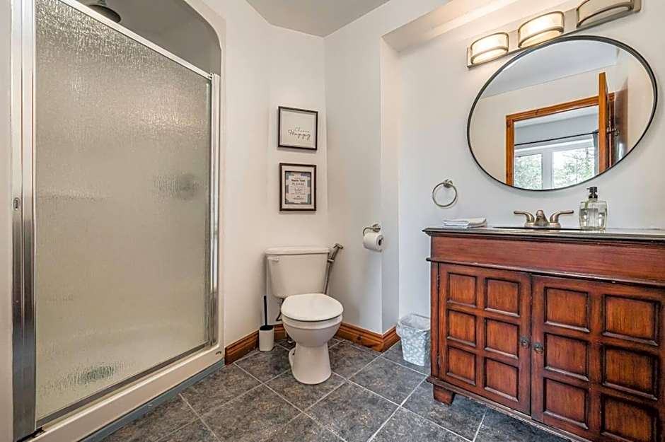 Stunning waterfront w spa dog run