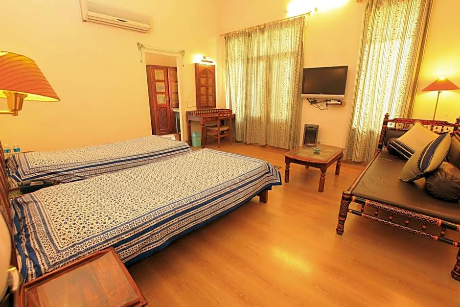 Hotel Arya Niwas