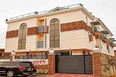 Lakeem Suites (Agboyin Surulere)