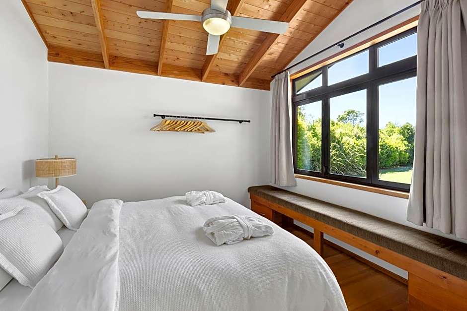 Adrift In Golden Bay- Absolute Beachfront Villas