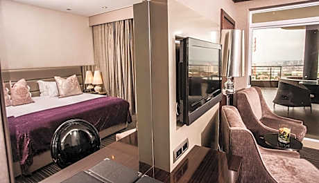 Deluxe Room with City View
