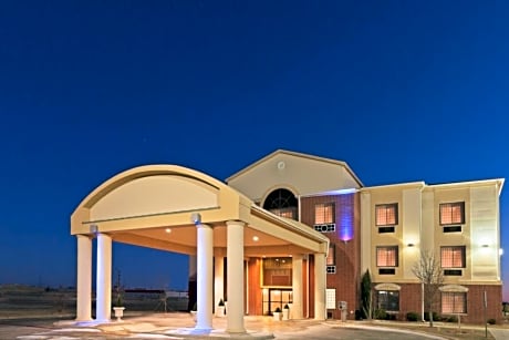 Holiday Inn Express Hotel & Suites Plainview, an IHG Hotel