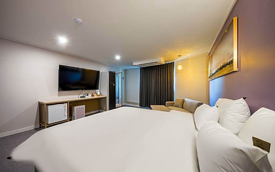 Brighten Hotel 