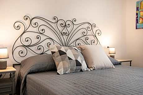 One-Bedroom Deluxe Apartment