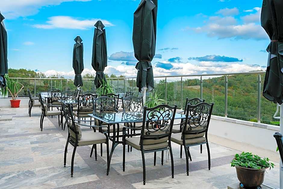 Хотелски комплекс Ямболен