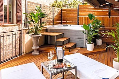 GG8 Restaurant & Hotel