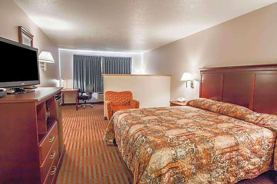 Bridgeway Inn & Suites