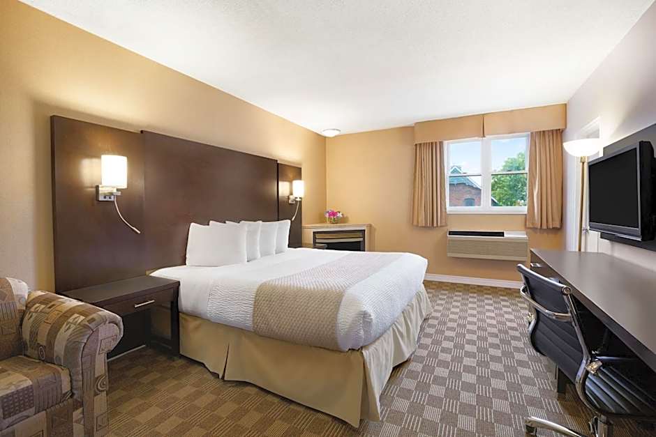 Days Inn & Suites by Wyndham North Bay Downtown