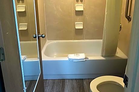 2 Queen Beds, Nonsmoking, Accessible