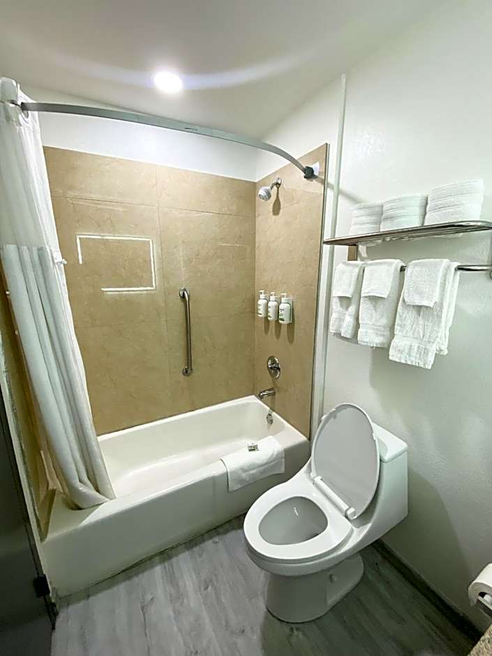 Ramada by Wyndham Tuscaloosa