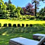 DAS SCHLOSSBERG - Boutique Hotel im Park- Nahe der Therme