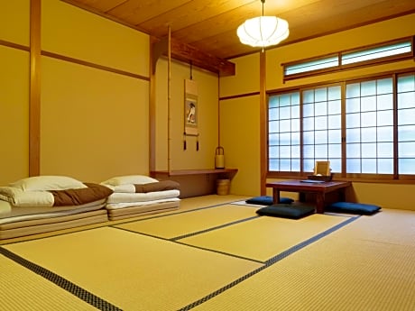 Japanese-Style Room ( Garden View ) with Shared Bathroom