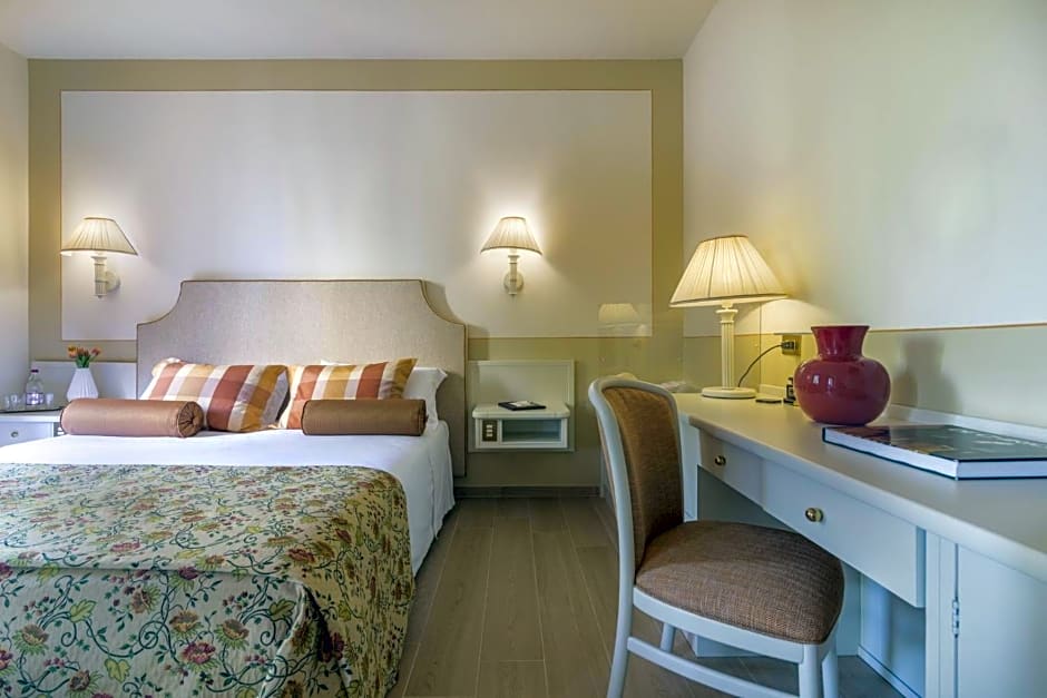 Relais Santa Chiara Hotel