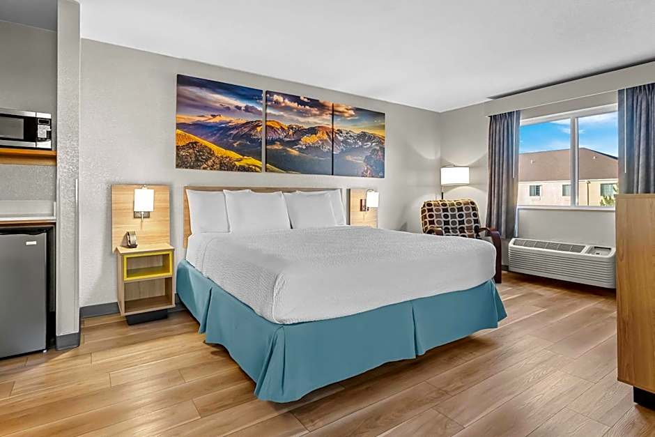 Days Inn & Suites by Wyndham Castle Rock
