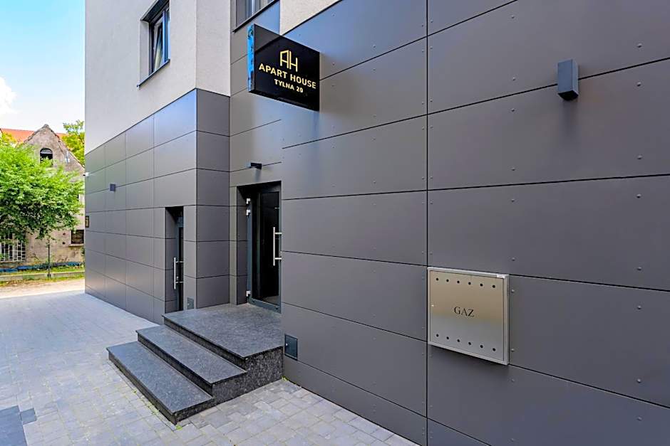 Apart House, Tylna 20