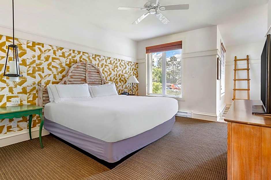 Foto 1 von 6 von 2 Bedroom 1 King Bed and 2 Twin Beds Suite, Golf View