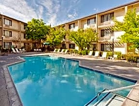 Hawthorn Suites by Wyndham Sacramento Airport