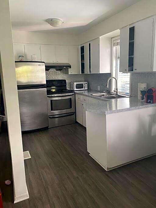 Room in an upper level 4 bedroom-1bathroom home on a quiet tree lined street