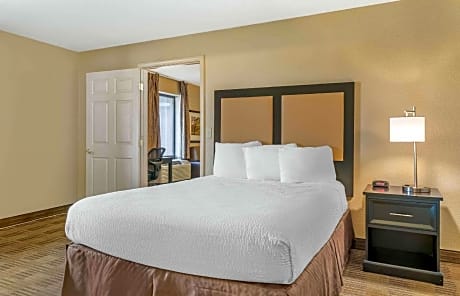 1 Bedroom Suite Queen Non-Smoking