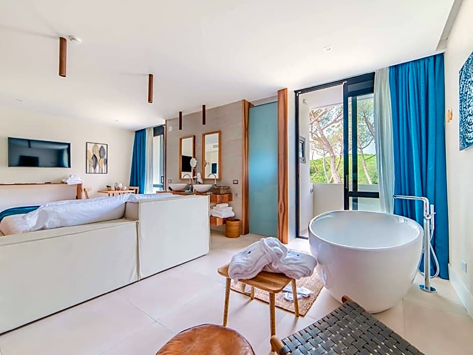 CUMEJA Beach Club & Hotel