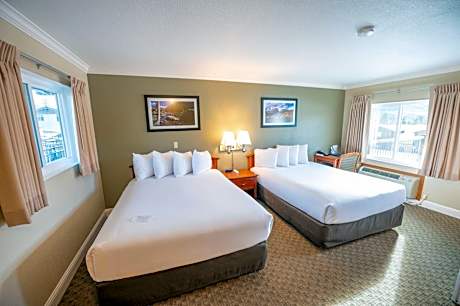 Queen Room with Two Queen Beds with Balcony