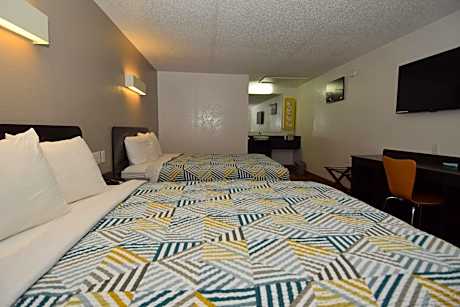 Queen Room with Two Queen Beds - Smoking