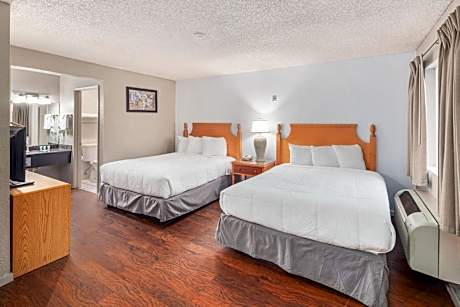 2 Queen Bed Suite