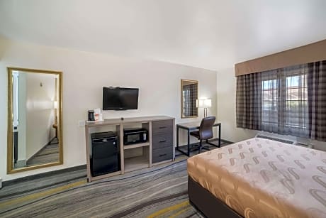 1 Queen Bed, Nonsmoking