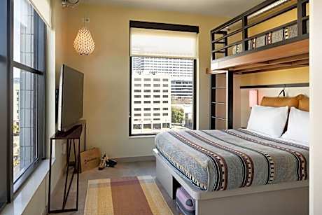 Guest Room with  1 Queen Bed, Corner room