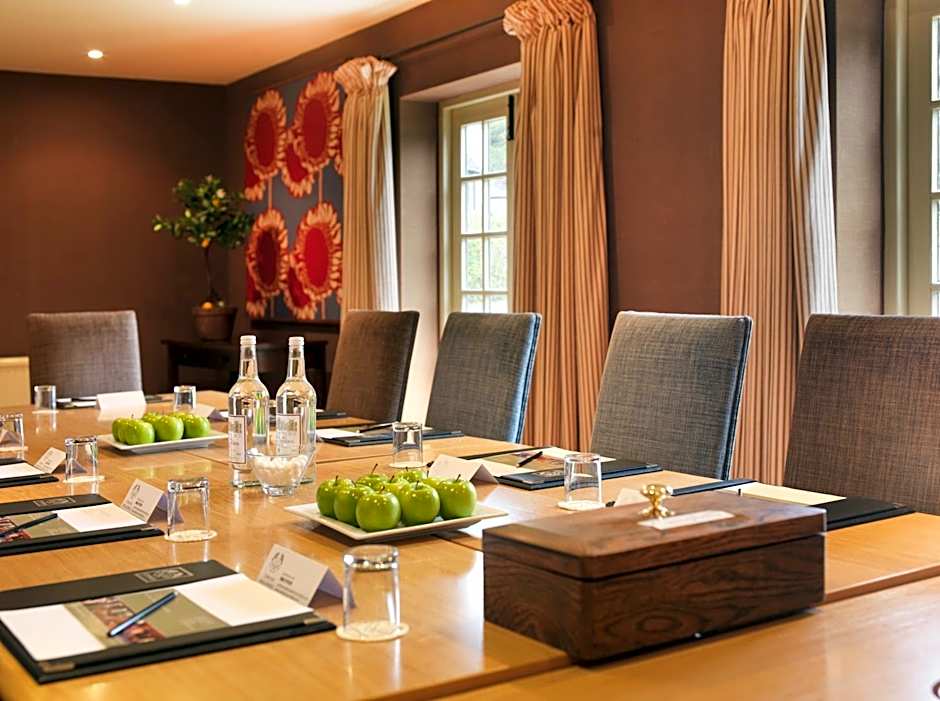 The Bear Of Rodborough Hotel