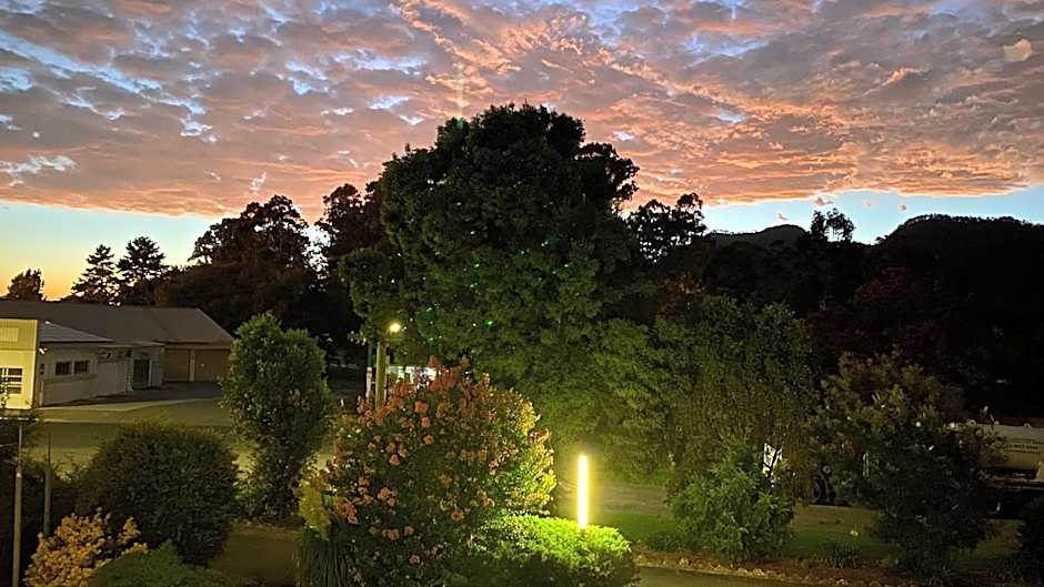 Bucketts Way Motel and Restaurant