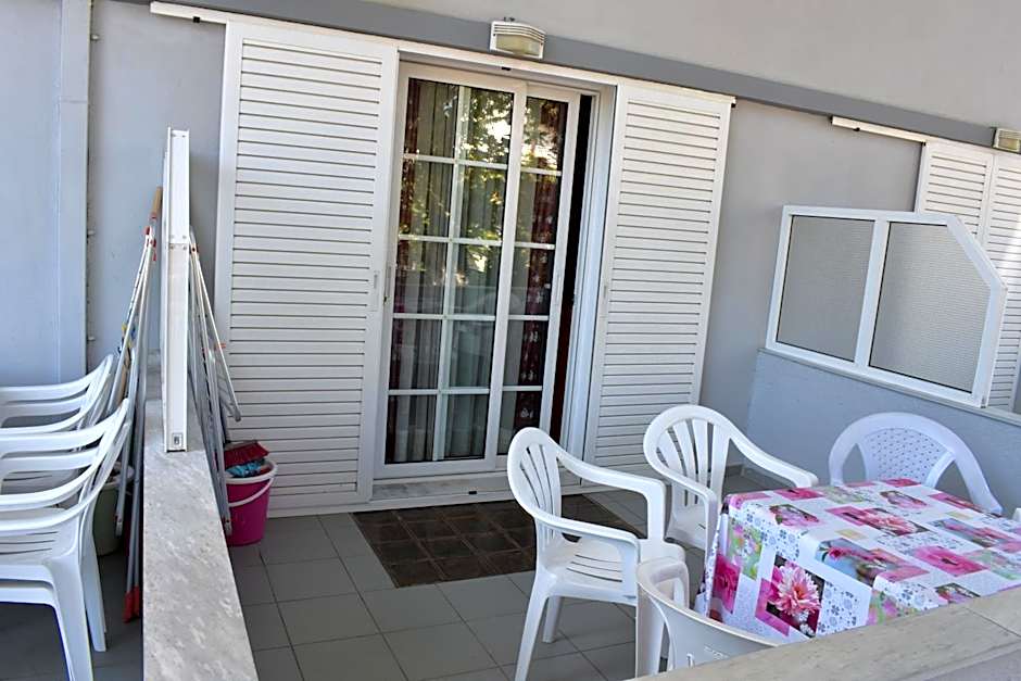 Galanis Studios and Apartments