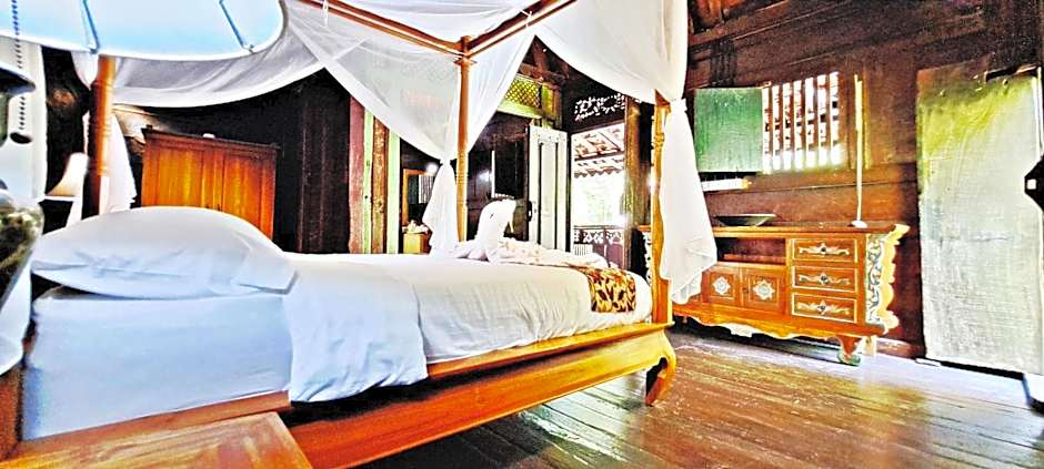 VILLA LE PETIT LEON "Authentic Traditional Wooden House"